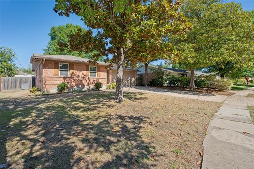 8819 Graywood Dr, Dallas, TX, 75243-7121 | Card Image
