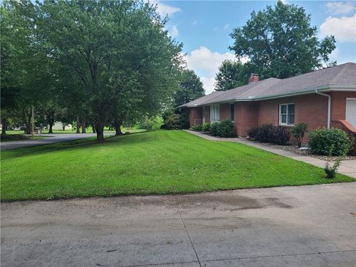 802 David Dr, Gallatin, MO, 64640-9474 | Card Image