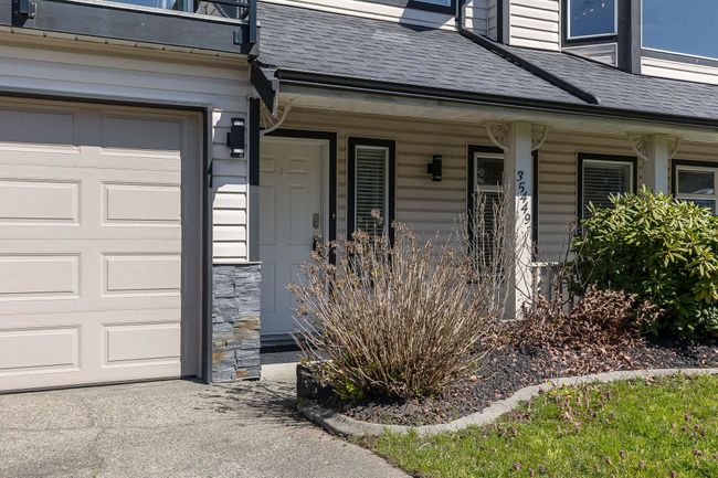35449 Calgary Avenue, House other with 4 bedrooms, 3 bathrooms and 6 parking in Abbotsford BC | Image 3