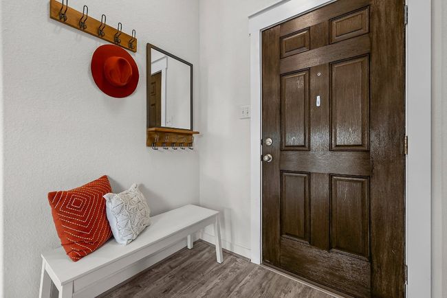View of the entry. | Image 4