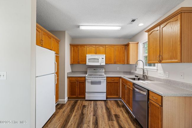 719 Oak Branches Close, House other with 3 bedrooms, 2 bathrooms and 1 parking in Belville NC | Image 17