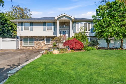 105 Sequams Ln E, West Islip, NY, 11795-4507 | Card Image
