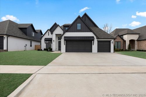 4011 W Albuquerque St, Broken Arrow, OK, 74011-1837 | Card Image