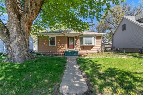 2838 Bellevue Ave, Bettendorf, IA, 52722-4540 | Card Image