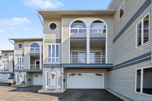 40 Harrison Ave, Trenton, MI, 48183-2703 | Card Image