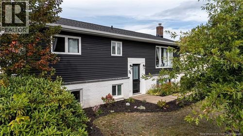74 Cartier St, Shediac, NB, E4P1L3 | Card Image