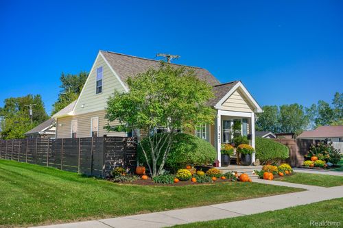 17921 Oakdale St, Roseville, MI, 48066-3820 | Card Image