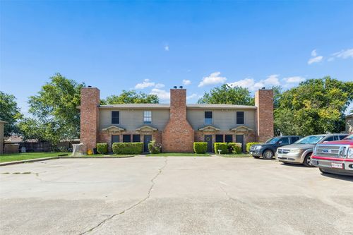 321 Cambridge Dr, Saginaw, TX, 76179-1243 | Card Image