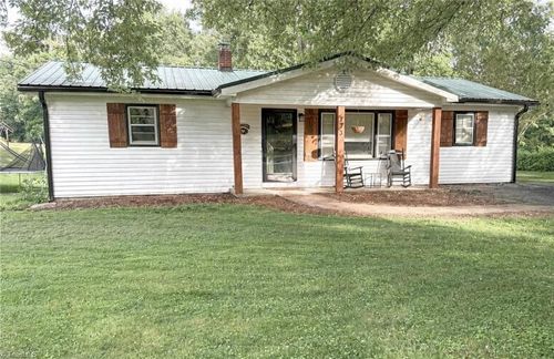 173 Olive St, Mount Airy, NC, 27030-1886 | Card Image