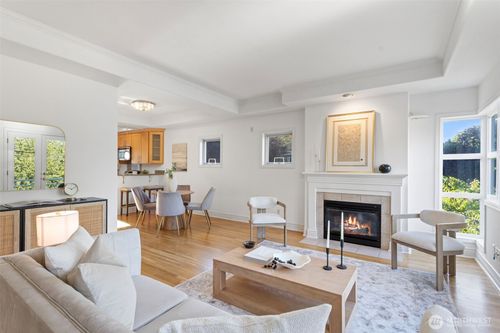 2301 W Crockett St, Seattle, WA, 98199-4109 | Card Image