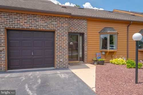 27-27 Westview Mnr Manor, YORK, PA, 17408 | Card Image