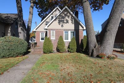 211 Ash Street, House other with 2 bedrooms, 2 bathrooms and null parking in Valley Stream NY | Image 1