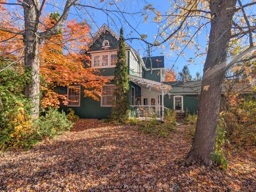 86 Quebec St, Bracebridge, ON, P1L2A4 | Card Image