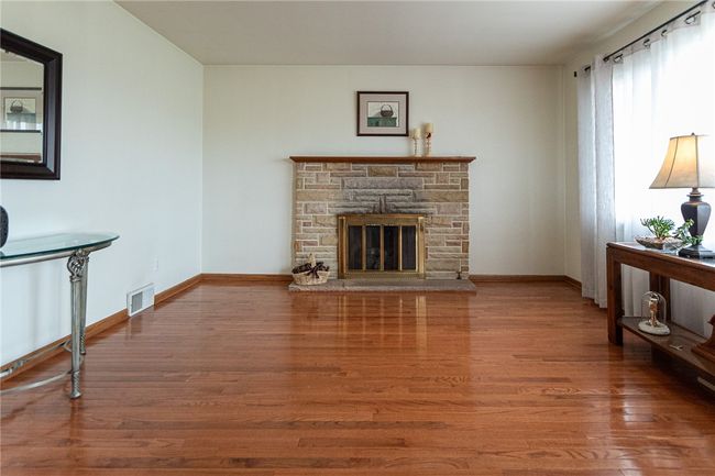 3880 Lamor Rd, House other with 3 bedrooms, 2 bathrooms and 2 parking in Hermitage PA | Image 4