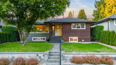 144 E 26th St, House other with 4 bedrooms, 3 bathrooms and 2 parking in North Vancouver BC | Image 1