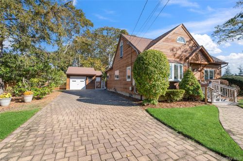 163 Academy St, Bayport, NY, 11705-1779 | Card Image