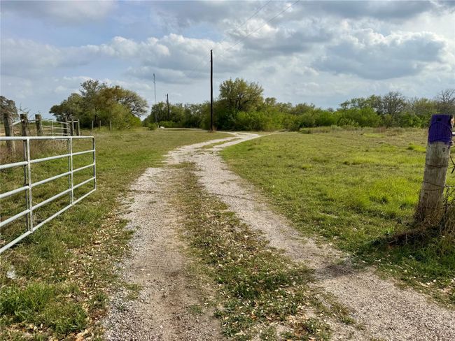 4025 Oil Field Rd, Home with 1 bedrooms, 1 bathrooms and null parking in Goliad TX | Image 13