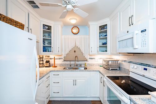 apt-101-102 Royal Oak Dr, VERO BEACH, FL, 32962-3015 | Card Image