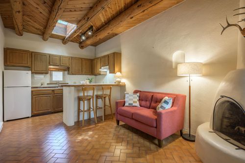 apple-1-226 Kit Carson A1, Taos, NM, 87571 | Card Image