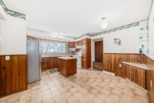 436 Dalmeny Hill Nw, Home with 4 bedrooms, 1 bathrooms and 4 parking in Calgary AB | Image 10
