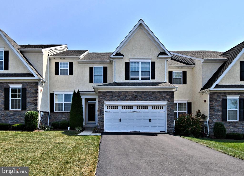 Pleasant Valley Dr, Lansdale, PA 19446