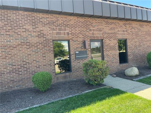 7124 Brookwood Dr, Brookfield, OH, 44403-8701 | Card Image