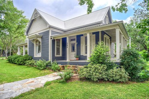 306 5th Ave, Smithville, TX, 78957-3062 | Card Image