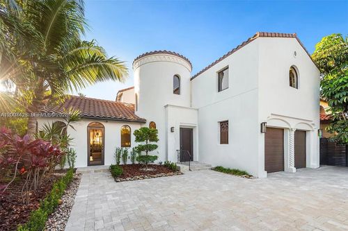 5736 Lagorce Dr, Miami Beach, FL, 33140-2142 | Card Image