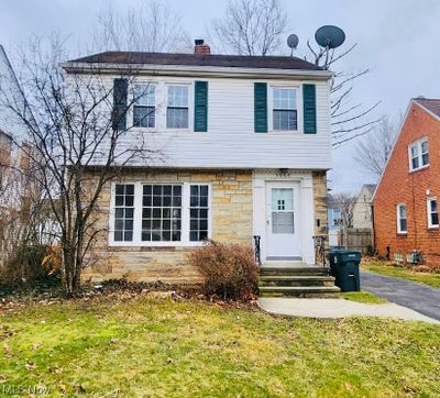 View of front of home with a front yard | Image 1