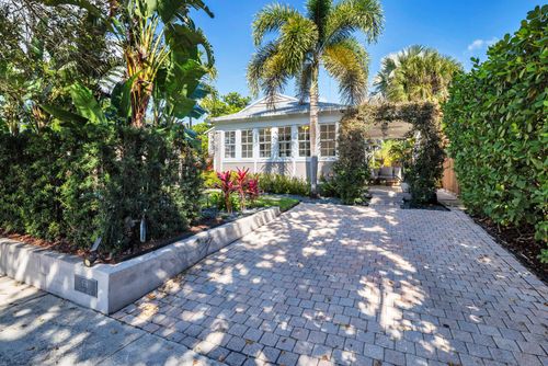 859 Sunset Rd, West Palm Beach, FL, 33401-7845 | Card Image