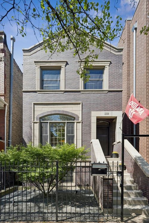 2338 N Oakley Ave, Chicago, IL, 60647-3262 | Card Image