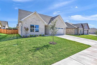 1811 Boxwood Drive, House other with 3 bedrooms, 2 bathrooms and null parking in Sherman TX | Image 2