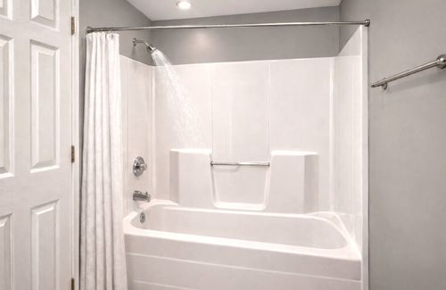 g-5848 Prairie Ave, Chicago, IL, 60637-4073 | Card Image