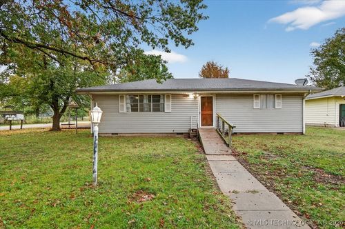 622 W Ironman Ave, Nowata, OK, 74048-4224 | Card Image