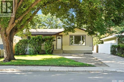 1626 Early Dr, Saskatoon, SK, S7H3K3 | Card Image