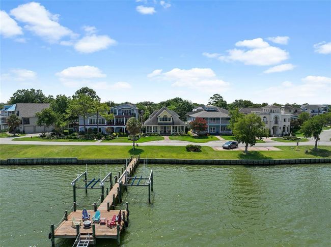 This shared pier offers a 13, 000-pound boat lift, plus power and water access, ideal for waterfront living. | Image 6