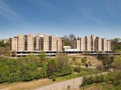 apt-102w-2160 Greentree Rd, Pittsburgh, PA, 15220-1428 | Card Image