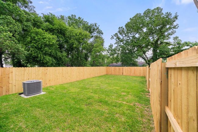 Leaving already? Well on your way out, enjoy a quick view of the backyard from the private side entrance/exit. | Image 29