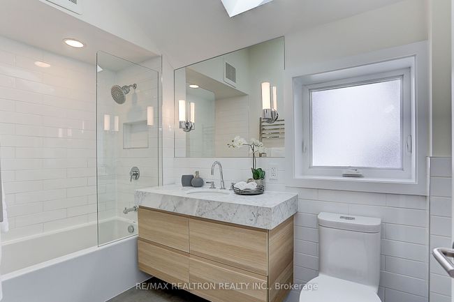 14 Marion St, House attached with 3 bedrooms, 3 bathrooms and null parking in Toronto ON | Image 32