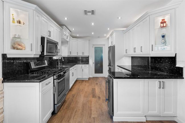 7770 Hawthorne Ave, House other with 4 bedrooms, 3 bathrooms and null parking in Miami Beach FL | Image 18