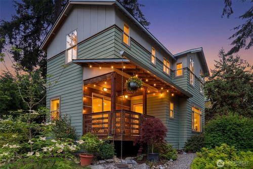 e-20215 15th Ave Nw, Shoreline, WA, 98177-2105 | Card Image
