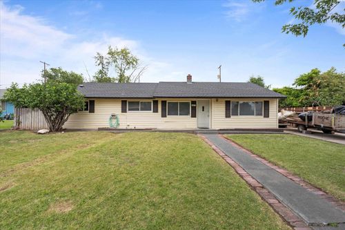 557 S 4th Avenue, Othello, WA, 99344 | Card Image