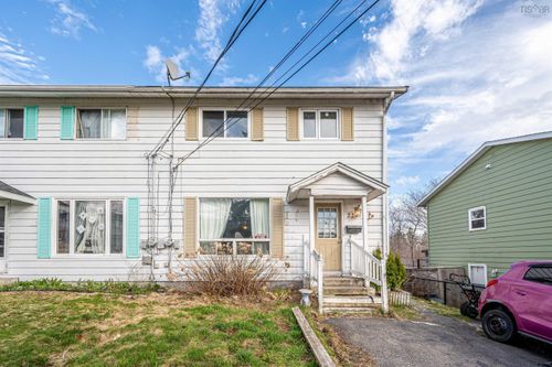 22 Brompton Road, Dartmouth, NS, B2W4M6 | Card Image