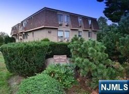 121 Grove St, Clifton, NJ, 07013-1583 | Card Image