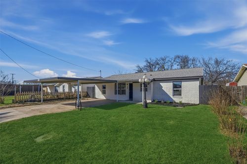 228 Kay Ln, Saginaw, TX, 76179-1362 | Card Image
