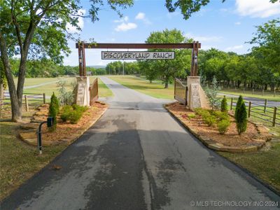 19501 W 41st Street, House other with 4 bedrooms, 3 bathrooms and null parking in Sand Springs OK | Image 2