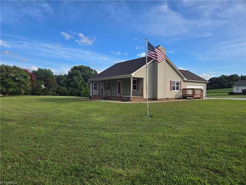 138 Boxwood Church Rd, Mocksville, NC, 27028-6611 | Card Image