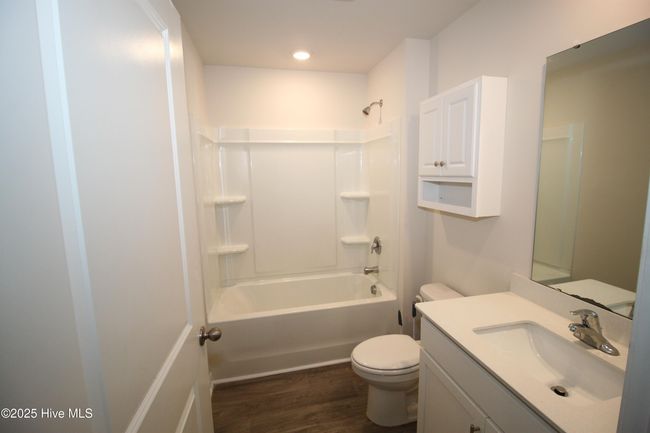 Main Bath | Image 16