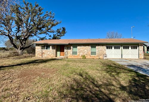 190 Gunther Ln, Pipe Creek, TX, 78063-5324 | Card Image