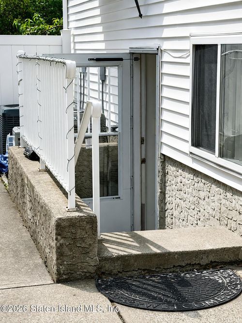 2-146 Bayview Ln, Staten Island, NY, 10309-3639 | Card Image